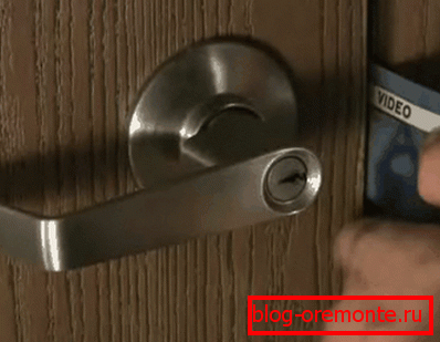 Cómo abrir la cerradura con una tarjeta. mecanismo de cerradura de la puerta interior