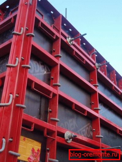 Molde de metal para la fundición de estructuras de hormigón típicas. Molde de metal para la fundición de estructuras de hormigón típicas.