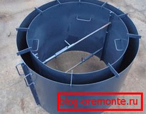Construcción metálica que simplifica la producción de anillos de hormigón armado. Construcción metálica que simplifica la producción de anillos de hormigón armado.
