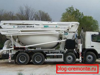 Mezclador equipado con bomba y pluma para llenar la solución. Mezclador equipado con bomba y pluma para llenar la solución.