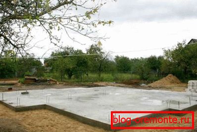 La construcción monolítica sirve como una base sólida para su hogar. La construcción monolítica sirve como una base sólida para su hogar.