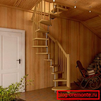 Escalera monolítica al ático.