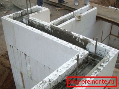 Armazón monolítico de una casa particular con encofrado permanente. Armazón monolítico de una casa particular con encofrado permanente.