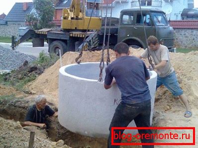 La instalación de un pozo a partir de anillos de hormigón armado es relativamente simple. La instalación de un pozo a partir de anillos de hormigón armado es relativamente simple.