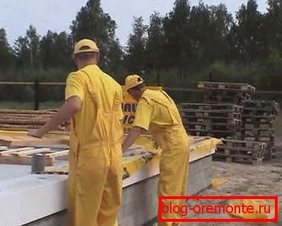 Instalación de cierre de impermeabilización con aislamiento en la base antes de la colocación. Instalación de cierre de impermeabilización con aislamiento en la base antes de la colocación.