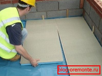 Instalación de placas de espuma de poliestireno mejoradas. Instalación de placas de espuma de poliestireno mejoradas.