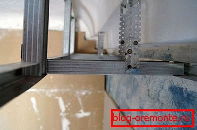 Instalación de suspensiones para cajas. Instalación de suspensiones para cajas.