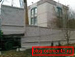 La instalación se realiza mediante una grúa. La instalación se realiza mediante una grúa.