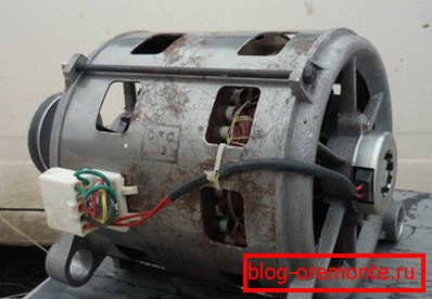 En la foto, motor asíncrono, que se puede utilizar como un accionamiento eléctrico en el mezclador. En la foto, motor asíncrono, que se puede utilizar como un accionamiento eléctrico en el mezclador.