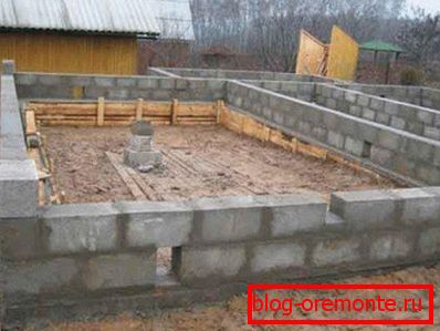 En la foto - la base de la cinta de bloques 200x200x400 En la foto - la base de la cinta de bloques 200x200x400