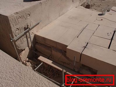 En la foto - bloques de geopolímero en antiguos edificios egipcios. En la foto - bloques de geopolímero en antiguos edificios egipcios.