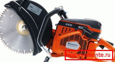 En una foto - cortador de gasolina compacto En una foto - cortador de gasolina compacto