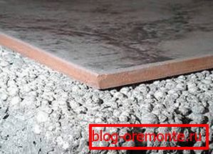 En la foto: dispositivo de solera de piso con arcilla expandida como relleno En la foto: dispositivo de solera de piso con arcilla expandida como relleno