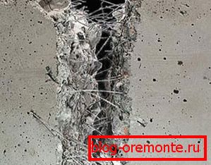 En la foto - hormigón reforzado con fibra. En la foto - hormigón reforzado con fibra.