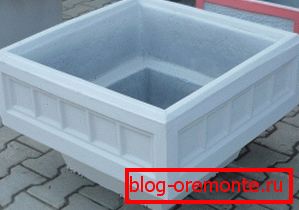 En la foto - una forma concreta para plantas. En la foto - una forma concreta para plantas.