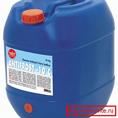En la foto - un aditivo para el hormigón anticongelante (-10? C) En la foto - un aditivo para el hormigón anticongelante (-10? C)