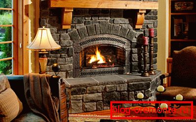 En la foto - el interior con una chimenea. En la foto - el interior con una chimenea.