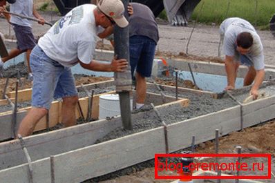 En la foto, el hormigonado se produce en el verano, que es el más adecuado para este tipo de trabajo.