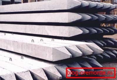 En la foto: productos de concreto prefabricados, pilas que requieren entrega e instalación con equipo especial. En la foto: productos de concreto prefabricados, pilas que requieren entrega e instalación con equipo especial.