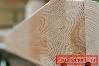 La foto muestra claramente la estructura de madera laminada encolada. La foto muestra claramente la estructura de madera laminada encolada.