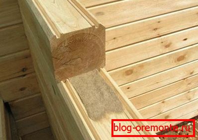 La foto muestra claramente cómo sellar las juntas de la madera. La foto muestra claramente cómo sellar las juntas de la madera.