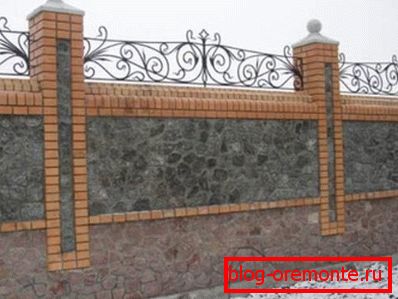 En la foto la valla, complementada con forja. En la foto la valla, complementada con forja.
