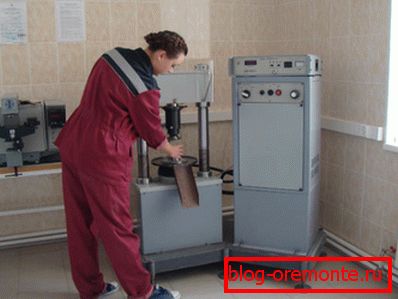 En la foto: solo las pruebas de laboratorio pueden determinar con precisión la marca del concreto. En la foto: solo las pruebas de laboratorio pueden determinar con precisión la marca del concreto.