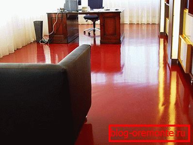 Maquillaje de oficina rojo