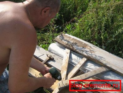 Algunos intentan construir una cinta de correr a partir de materiales de desecho. Algunos intentan construir una cinta de correr a partir de materiales de desecho.