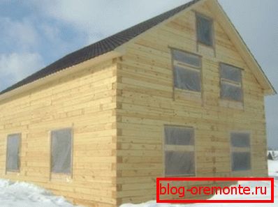 Preste atención a la foto: las aberturas de las ventanas no están abiertas, tienen una barra de conexión, que es necesaria para la contracción adecuada de la casa. Preste atención a la foto: las aberturas de las ventanas no están abiertas, tienen una barra de conexión, que es necesaria para la contracción adecuada de la casa.