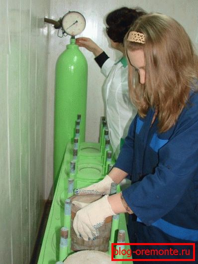 Las muestras se preparan para la prueba. Las muestras se preparan para la prueba.