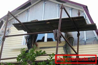 Revestimiento de casa a dos aguas.