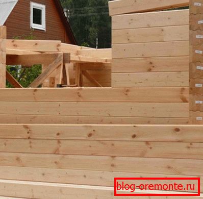 Las aberturas de ventanas en la casa de madera no requieren refuerzo adicional. Las aberturas de ventanas en la casa de madera no requieren refuerzo adicional.