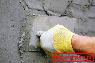 Aplicación de la mezcla en la pared.