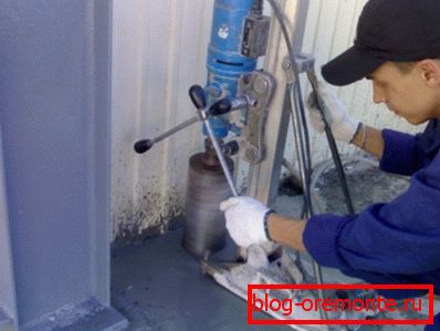 Implementación de perforaciones verticales para plomería de comunicaciones. Implementación de perforaciones verticales para plomería de comunicaciones.