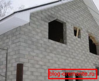Los bloques de hormigón de espuma también son populares para construir una casa