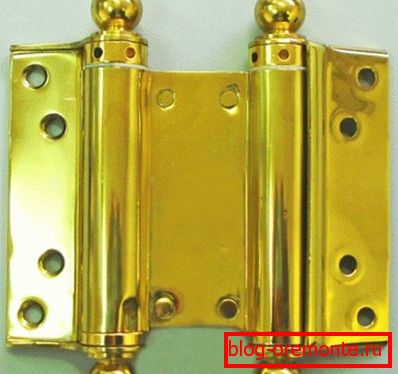 Lazo dorado con puntas decorativas. Lazo dorado con puntas decorativas.