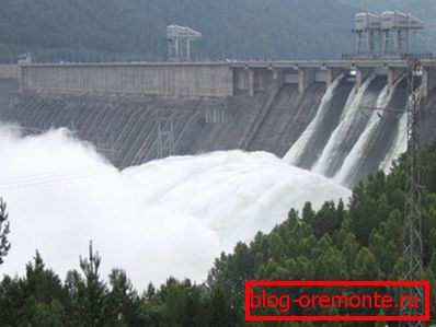 Las presas son uno de los tipos de estructuras más críticas. Las presas son uno de los tipos de estructuras más críticas.