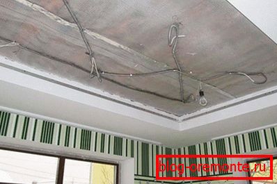 El cableado se tira a la ubicación de las lámparas. El cableado se tira a la ubicación de las lámparas.