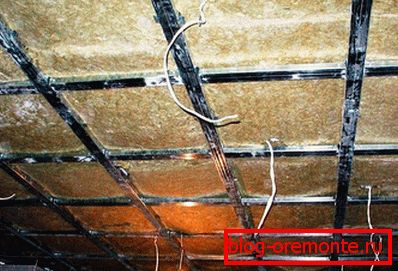 Lleva los cables a la ubicación de las lámparas. Lleva los cables a la ubicación de las lámparas.