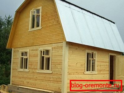 Mostrando las características estéticas de las casas de troncos. Mostrando las características estéticas de las casas de troncos.