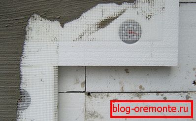 Recubrimiento de material aislante con una capa protectora de yeso.