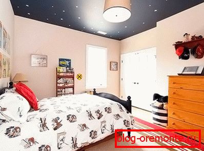 Techo en la habitación de los niños. Techo en la habitación de los niños.