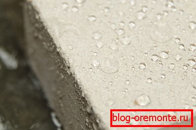 Las sustancias tensioactivas reducen la absorción de agua de las superficies porosas. Las sustancias tensioactivas reducen la absorción de agua de las superficies porosas.