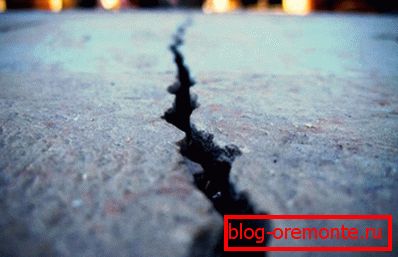La aparición de grietas es un hecho frecuente cuando se trabaja con concreto. La aparición de grietas es un hecho frecuente cuando se trabaja con concreto.