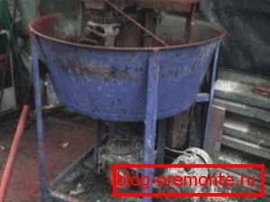 Ejemplo de una batidora casera con una disposición vertical del tambor. Ejemplo de una batidora casera con una disposición vertical del tambor.