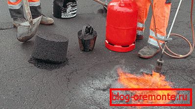 Calentando el área de reparación utilizando un quemador de gas especial. Calentando el área de reparación utilizando un quemador de gas especial.