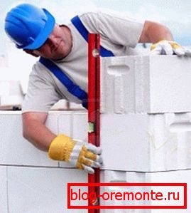 Compruebe la exactitud del nivel de trabajo. Compruebe la exactitud del nivel de trabajo.