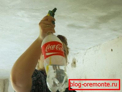 La cal empapada en agua se puede quitar fácilmente con una espátula. La cal empapada en agua se puede quitar fácilmente con una espátula.