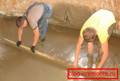 Nivelación y compactación de la regla concreta. Nivelación y compactación de la regla concreta.